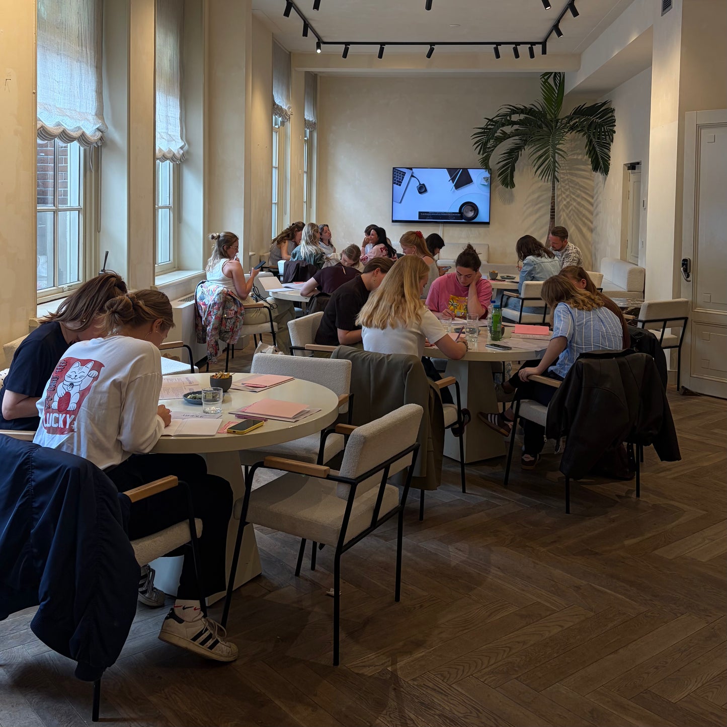 Poëzie workshop met vriendengroep, collega's of familie